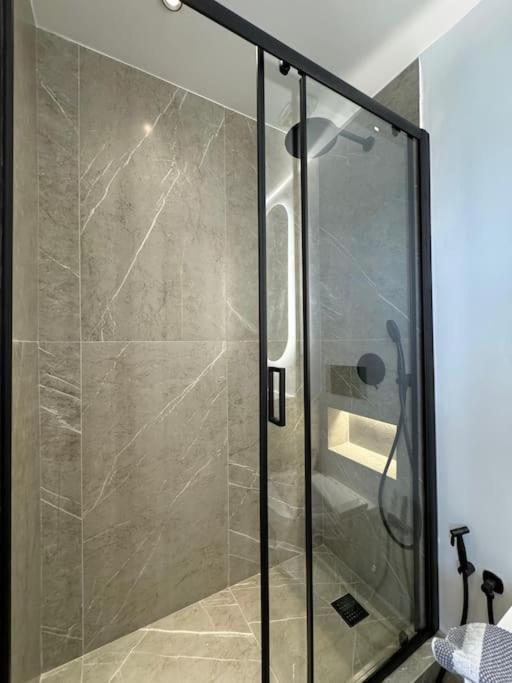 Bluemotion - Centralsuite 6Β Pireu Exterior foto
